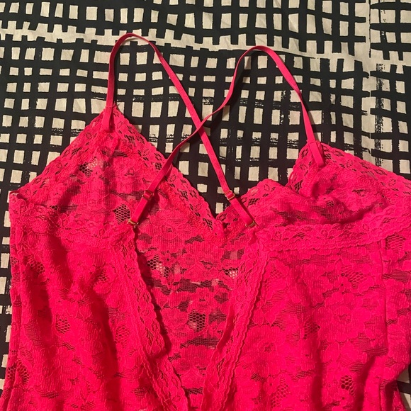 Anthropologie Hot Pink Lace one piece w/snap closure Size Large - Picture 8 of 9